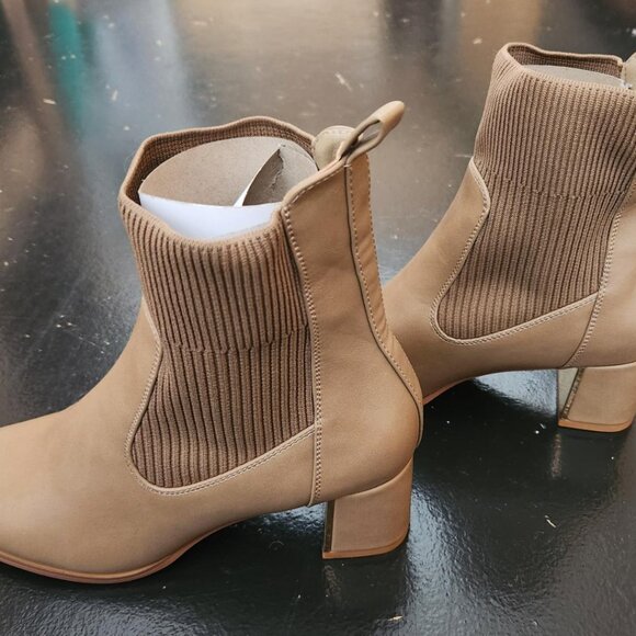 Womens Slip on Tan Ankle Boots Euro size 39 - Picture 4 of 5